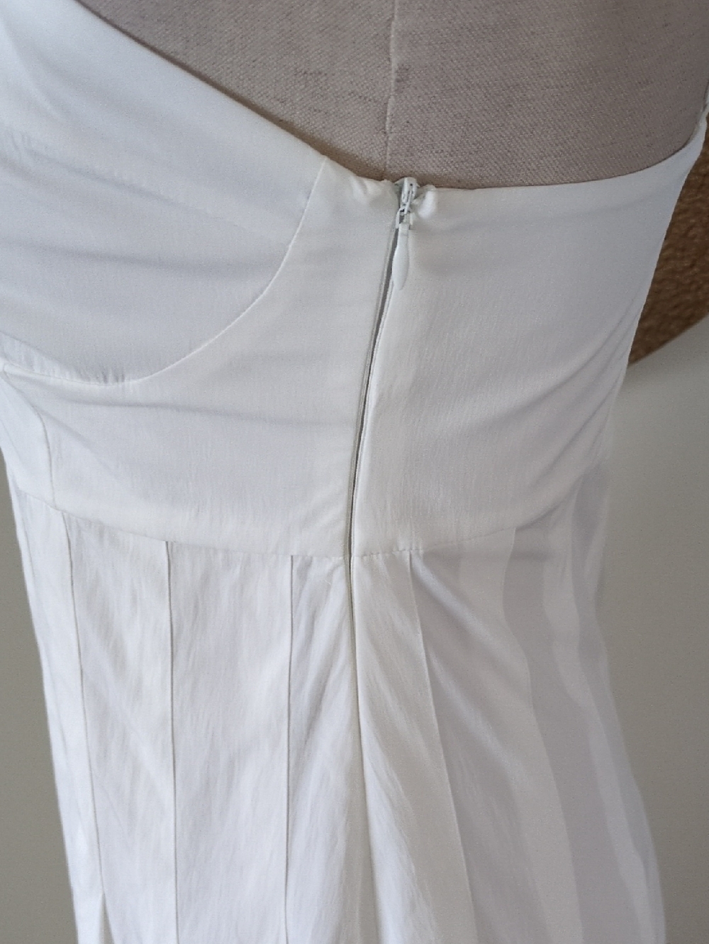 Elegant White Zara Spaghetti-Strap Maxi Dress - Picture 8 of 12